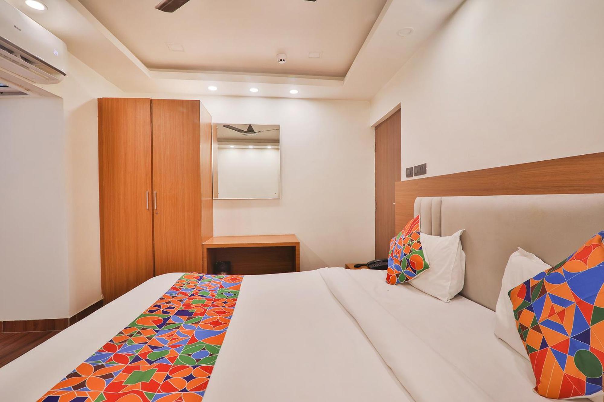 Fabhotel Shaurya Inn ลัคเนา ภายนอก รูปภาพ
