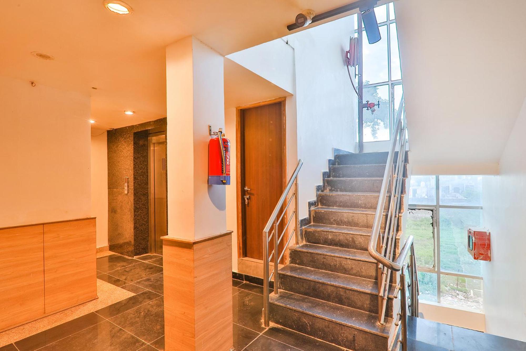 Fabhotel Shaurya Inn ลัคเนา ภายนอก รูปภาพ
