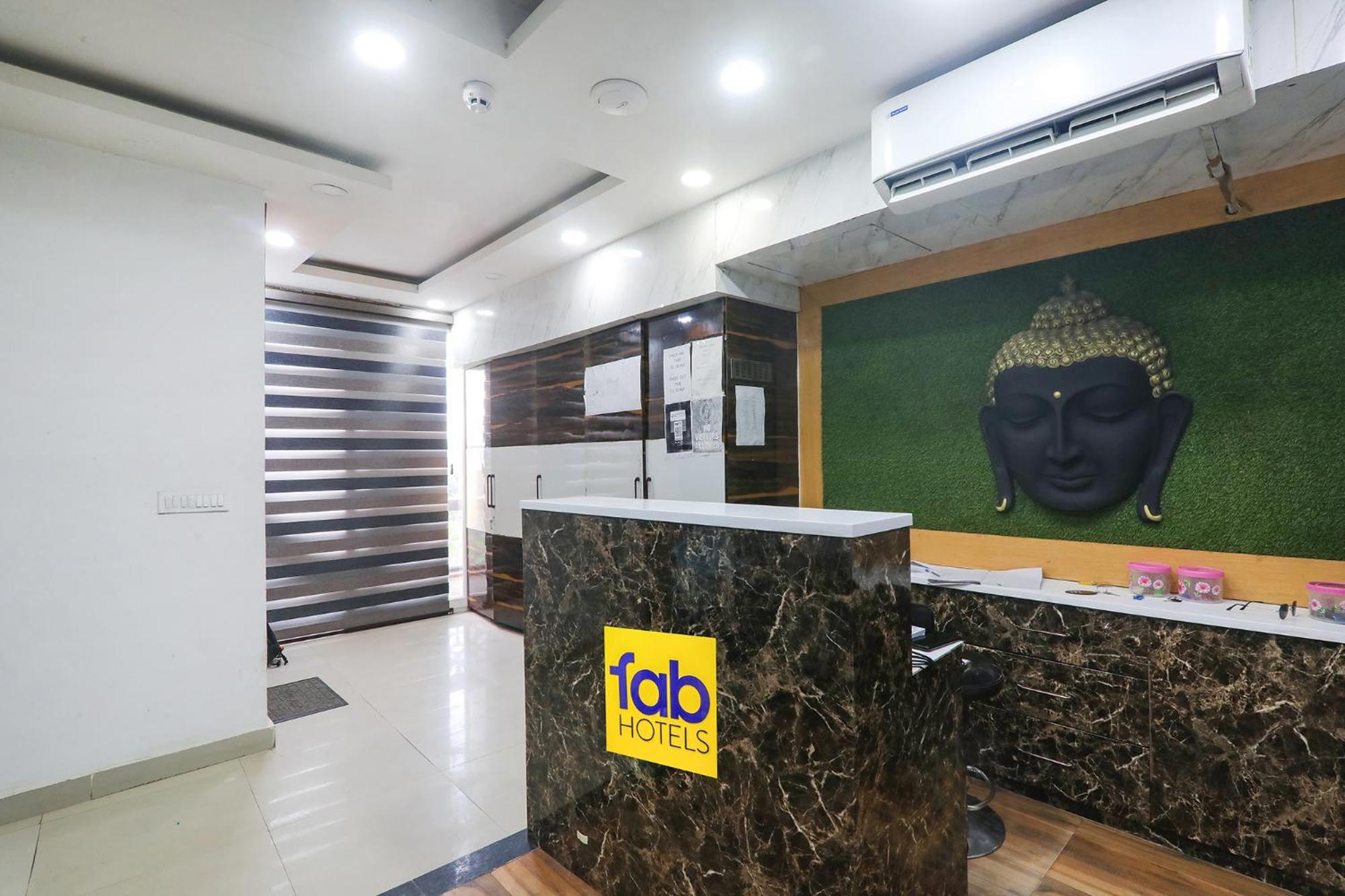 Fabhotel Shaurya Inn ลัคเนา ภายนอก รูปภาพ