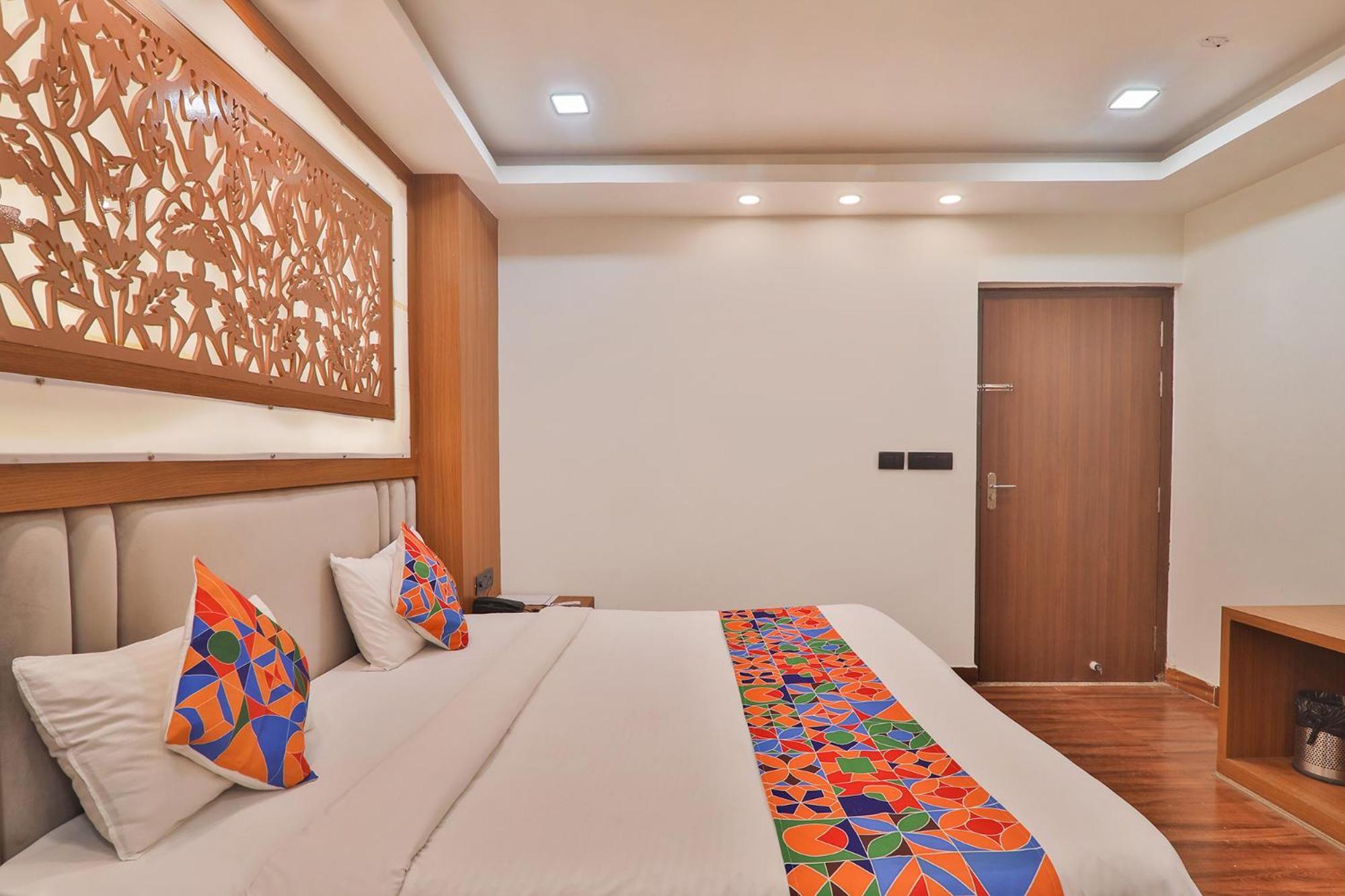 Fabhotel Shaurya Inn ลัคเนา ภายนอก รูปภาพ