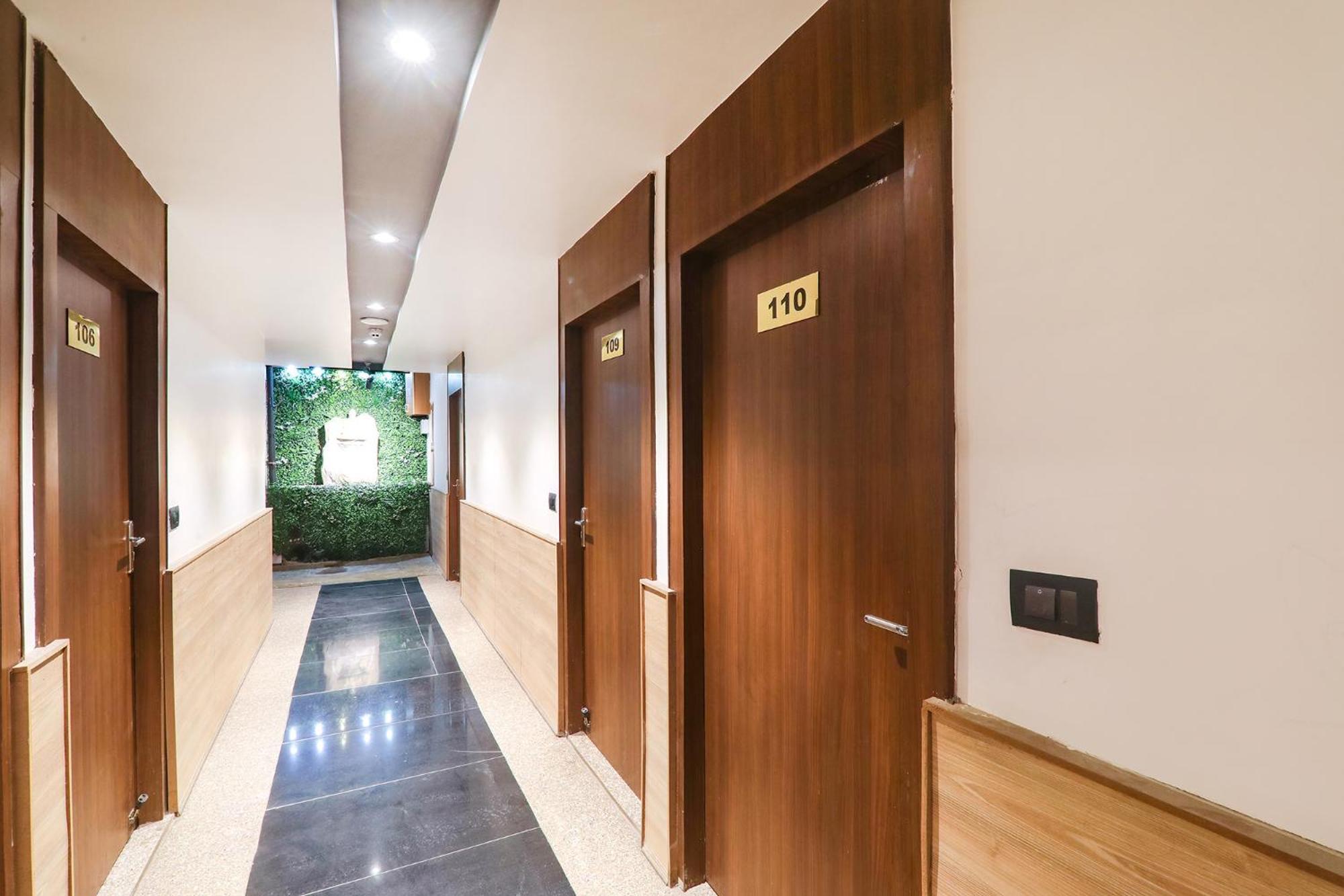 Fabhotel Shaurya Inn ลัคเนา ภายนอก รูปภาพ